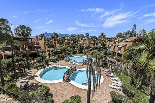 2 bedroom Townhouse for sale in Bahía de Marbella, Marbella - € 890,000 (Ref: 9851437)