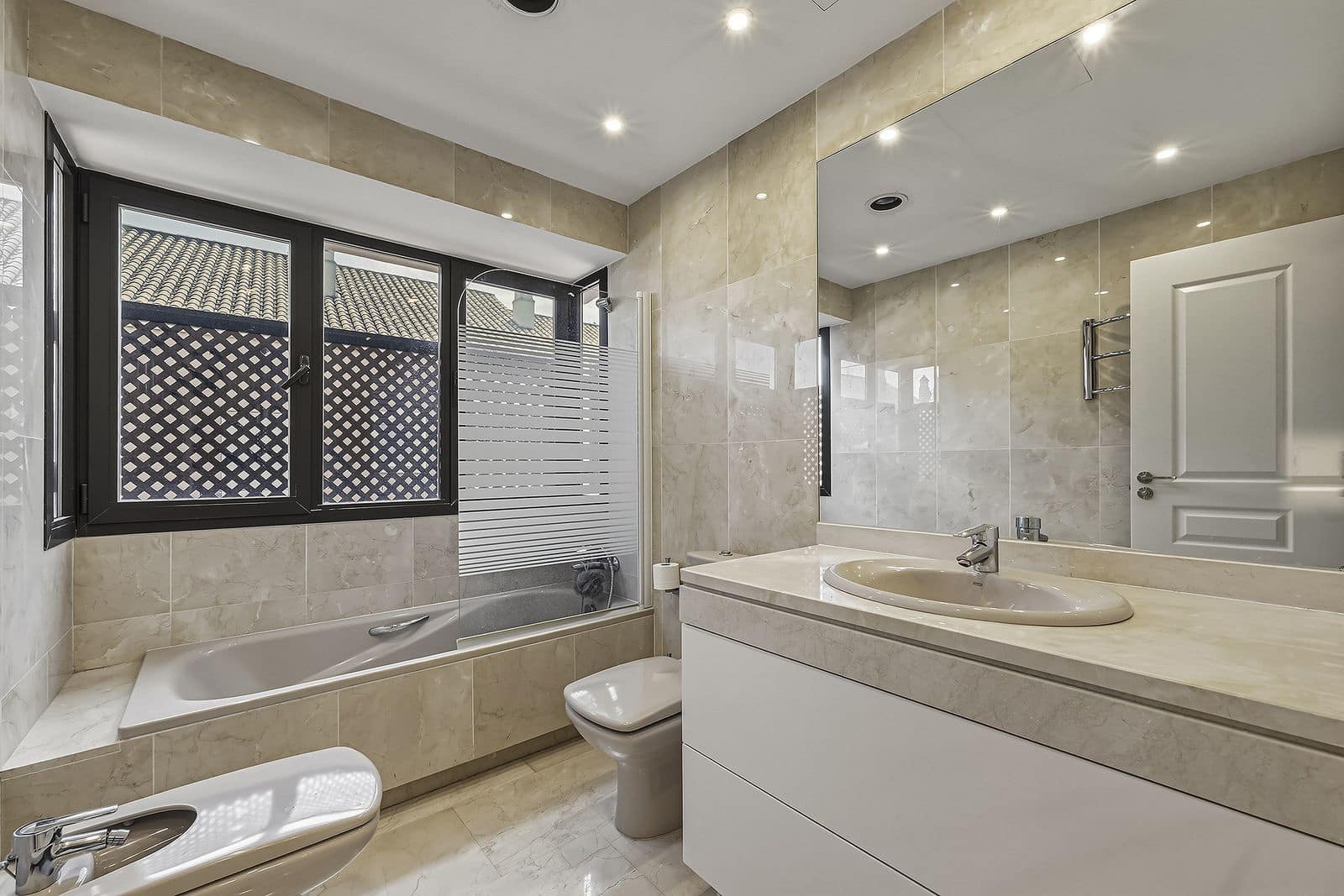 2 bedroom Townhouse for sale in Bahia de Marbella - € 890,000 (Ref: 9851437)