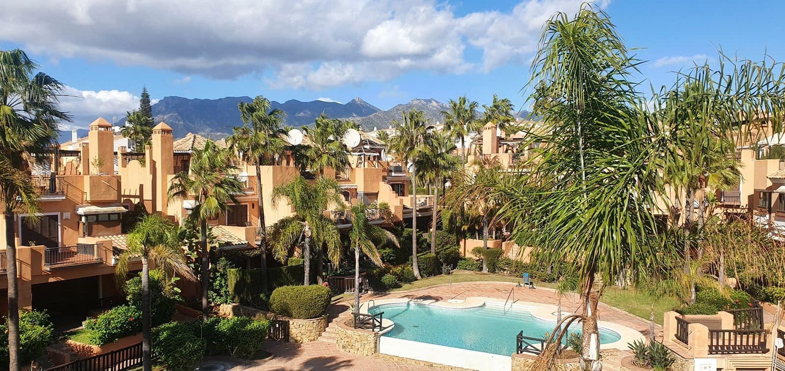 2 bedroom Townhouse for sale in Bahia de Marbella - € 890,000 (Ref: 9851437)