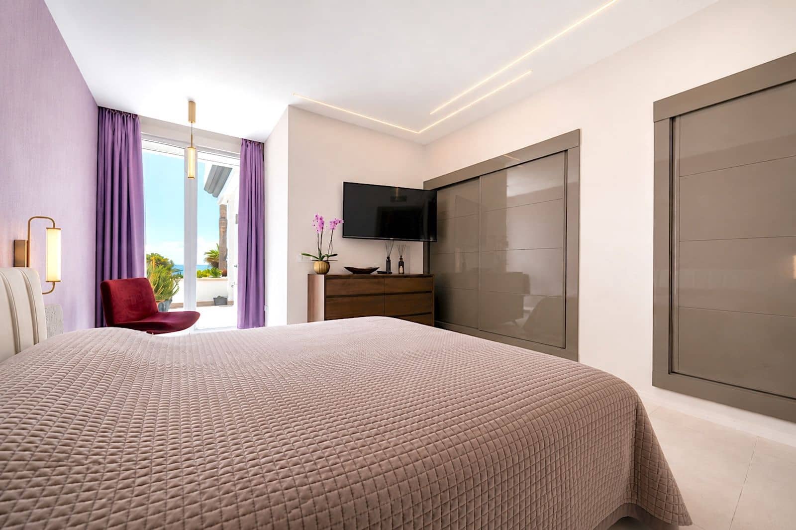 2 bedroom Apartment for sale in New Golden Mile - € 1,750,000 (Ref: 9851445)