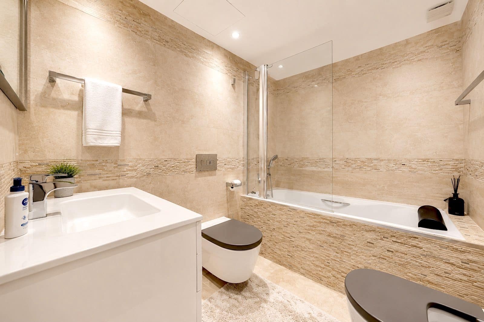 2 bedroom Apartment for sale in New Golden Mile - € 1,750,000 (Ref: 9851445)