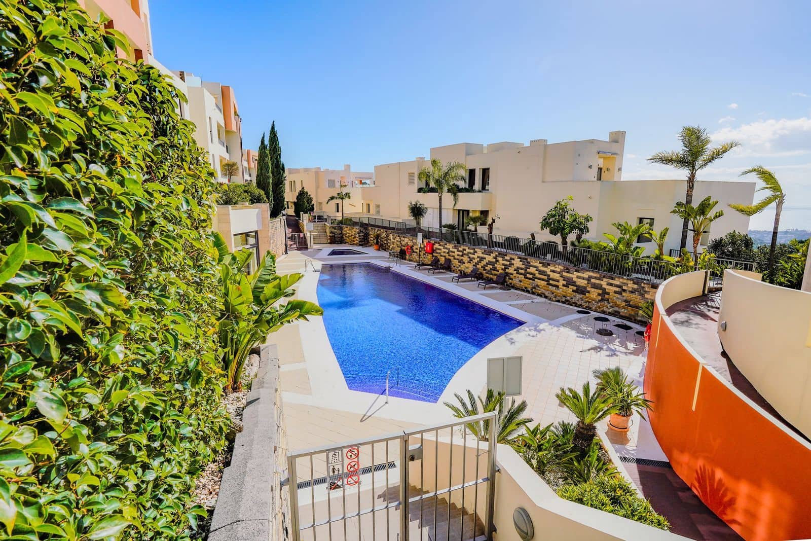 2 soveværelse Penthouse til salg i Los Monteros - € 549.000 (Ref: 9851449)