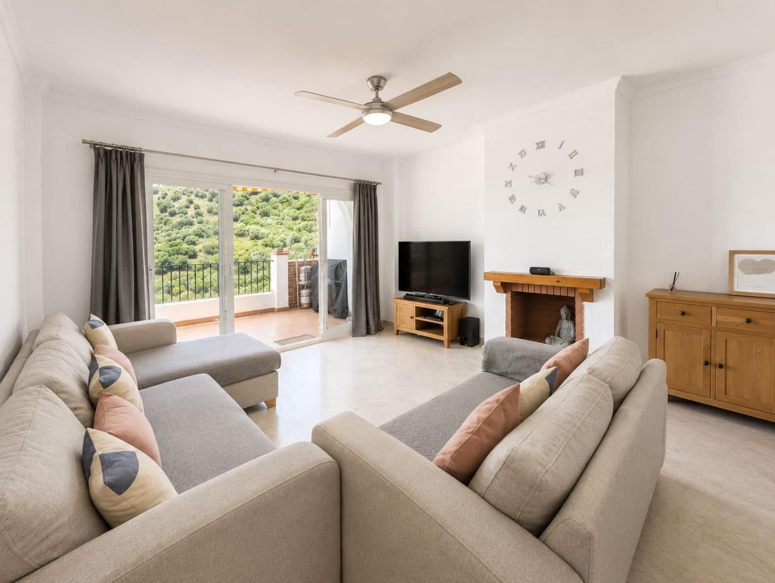 2 bedroom Apartment for sale in Calahonda - € 290,000 (Ref: 9851452)