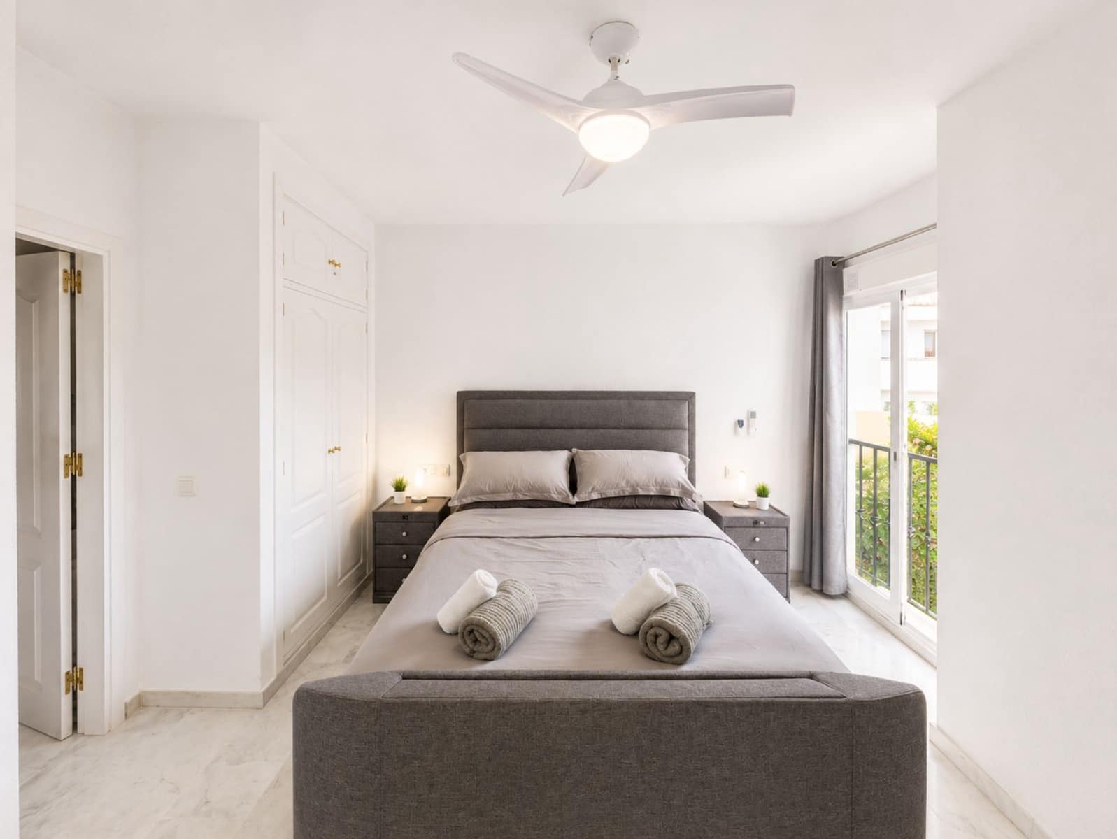 2 bedroom Apartment for sale in Calahonda - € 290,000 (Ref: 9851452)