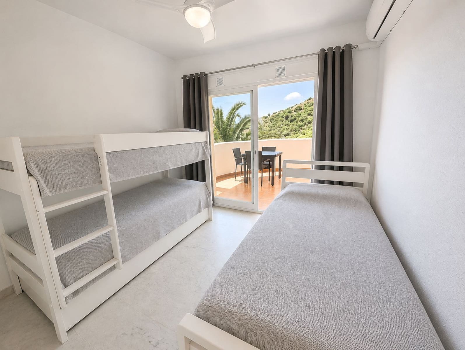 2 bedroom Apartment for sale in Calahonda - € 290,000 (Ref: 9851452)