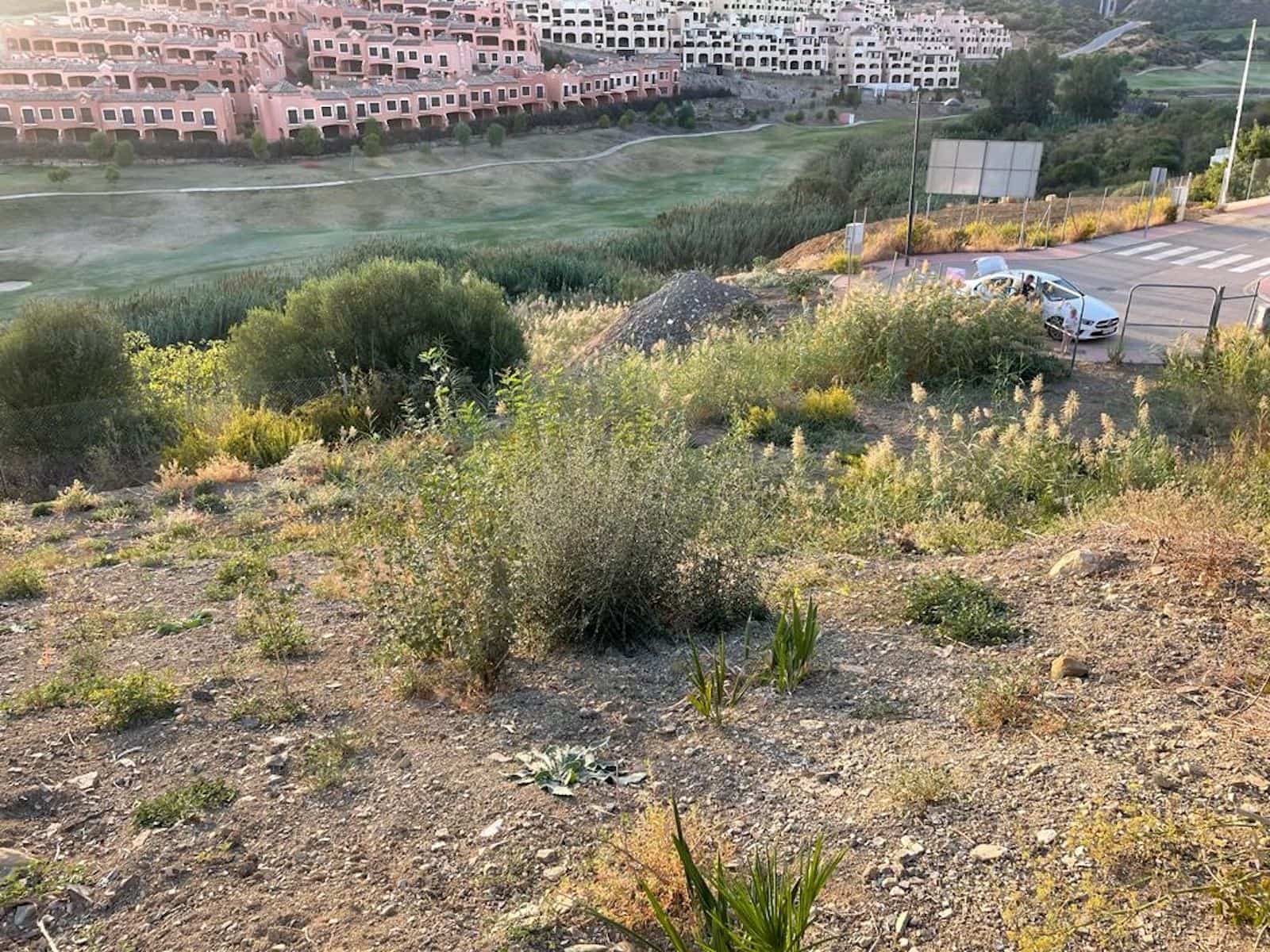 Building Plot for sale in Estepona - € 330,000 (Ref: 9851453)