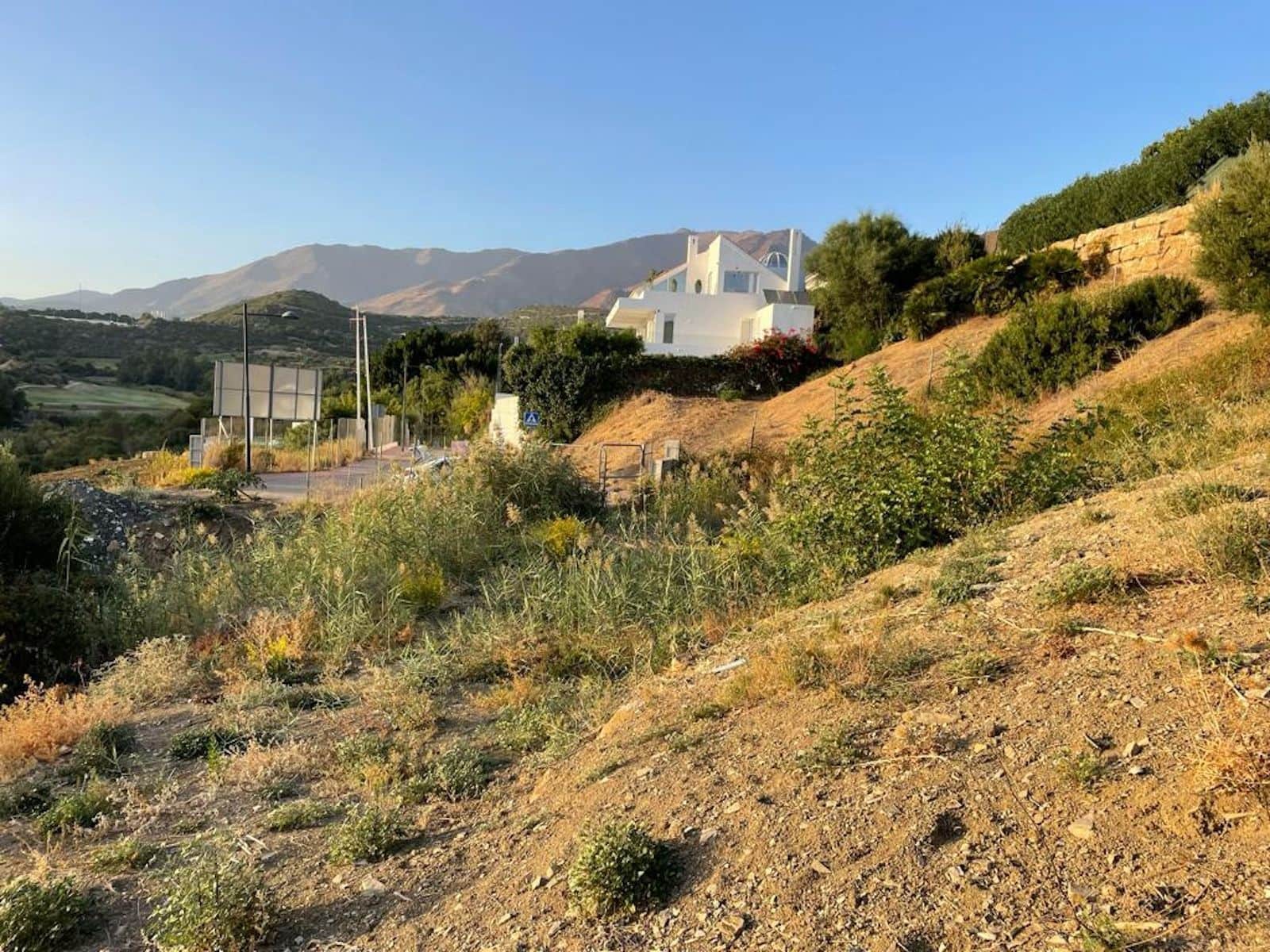 Building Plot for sale in Estepona - € 330,000 (Ref: 9851453)