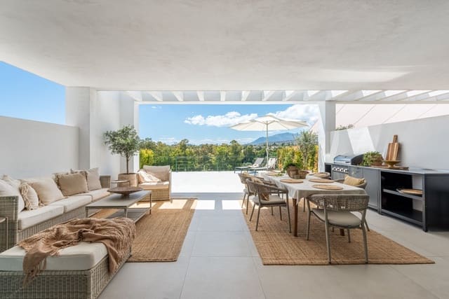 4 soveværelse Semi-Rækkehus til salg i San Pedro de Alcantara, Marbella - € 1.395.000 (Ref: 9851456)