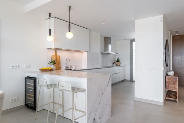 4 soveværelse Semi-Rækkehus til salg i San Pedro de Alcantara, Marbella - € 1.395.000 (Ref: 9851456)