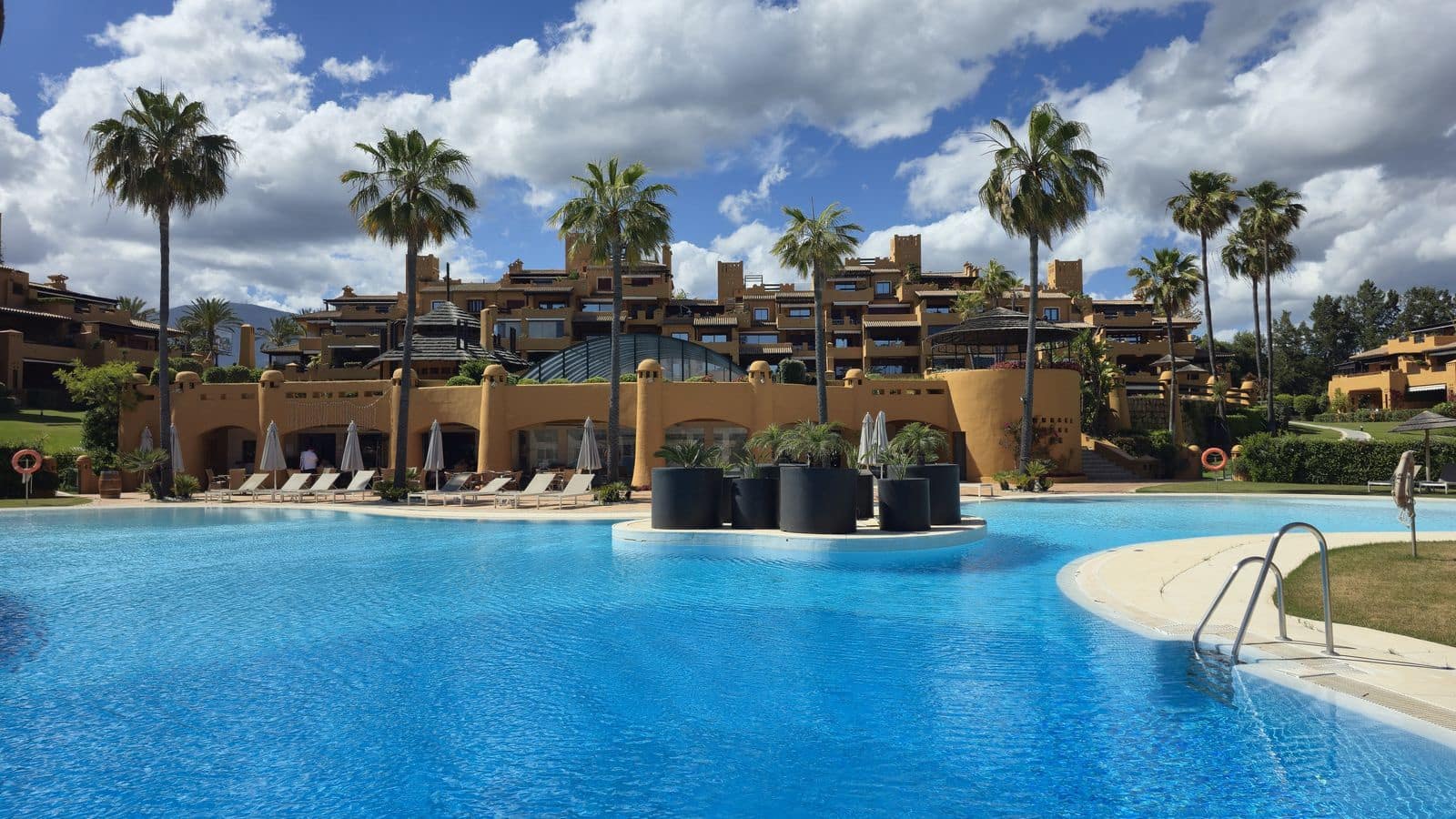 3 bedroom Apartment for sale in New Golden Mile - € 2,350,000 (Ref: 9851462)