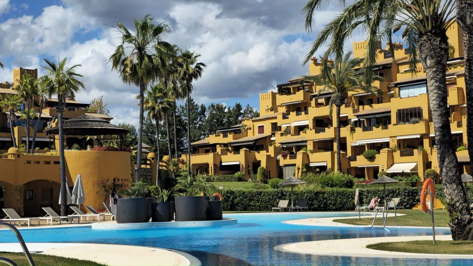 3 bedroom Apartment for sale in New Golden Mile - € 2,350,000 (Ref: 9851462)