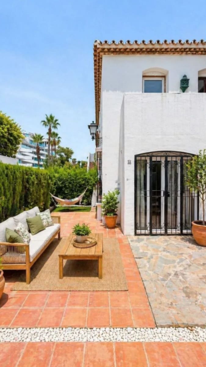 2 bedroom Apartment for sale in El Paraiso - € 470,000 (Ref: 9851467)