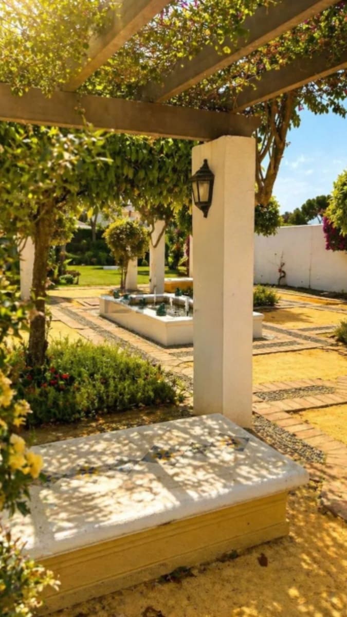 2 bedroom Apartment for sale in El Paraiso - € 470,000 (Ref: 9851467)