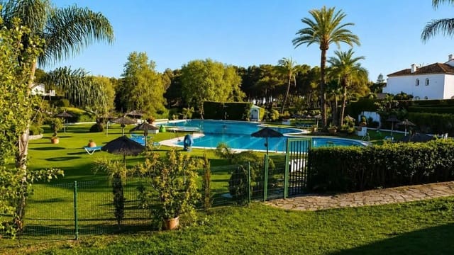 2 bedroom Apartment for sale in El Paraiso, Estepona - € 470,000 (Ref: 9851467)