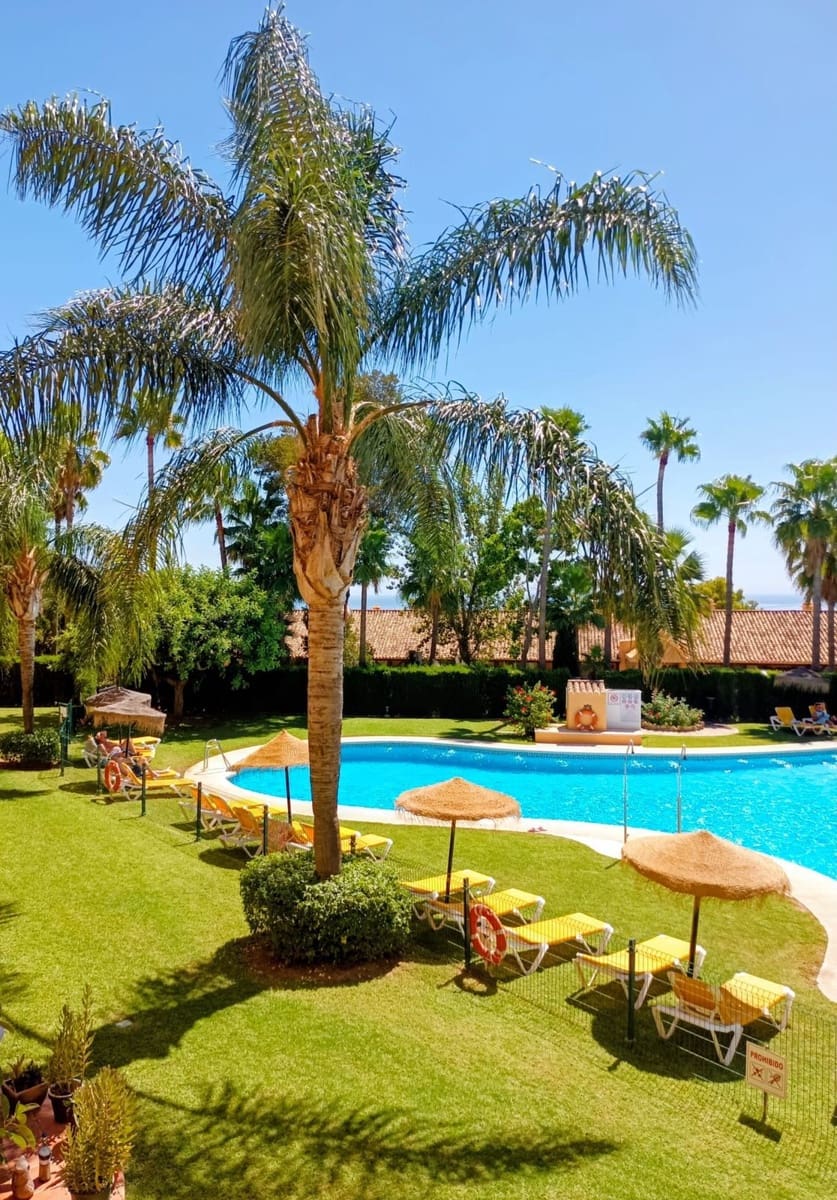 3 bedroom Apartment for sale in Calahonda - € 465,000 (Ref: 9851473)