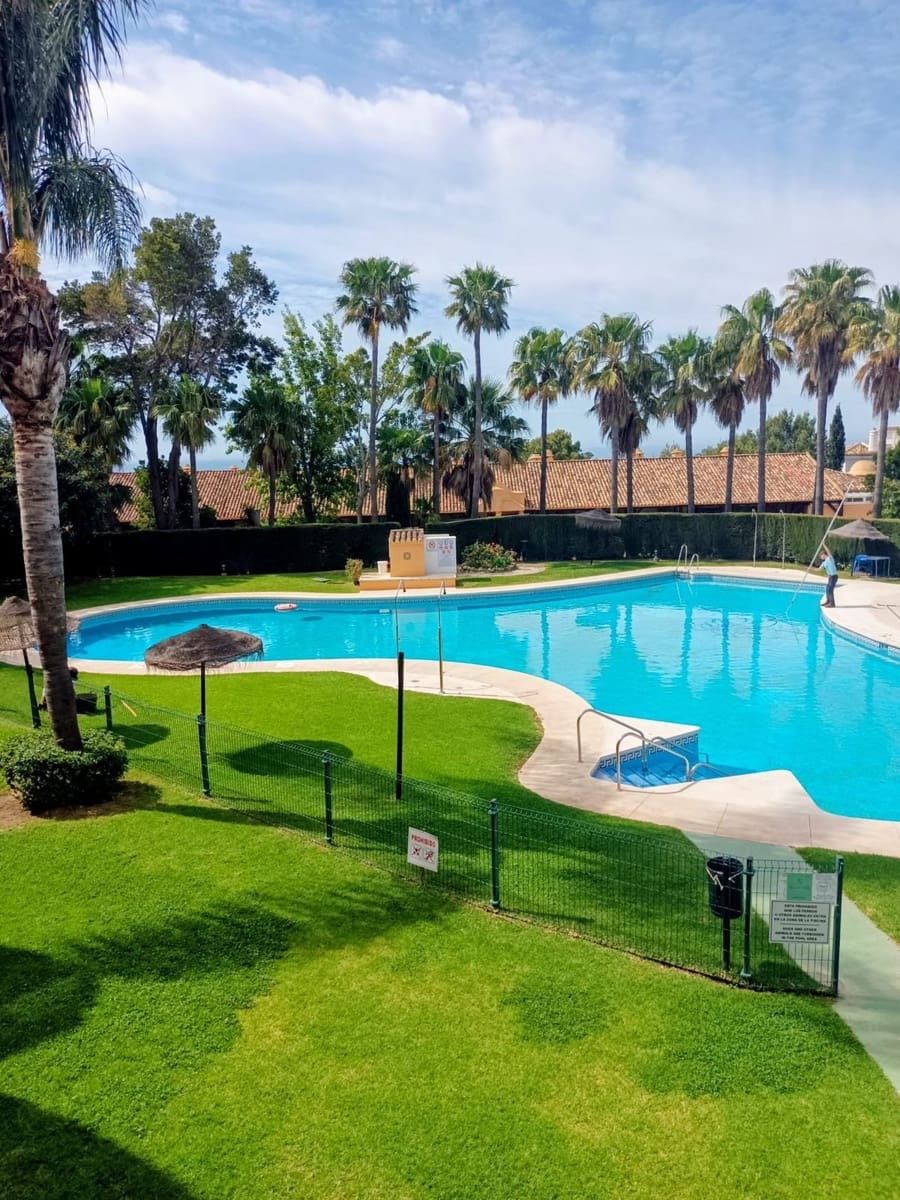 3 bedroom Apartment for sale in Calahonda - € 465,000 (Ref: 9851473)