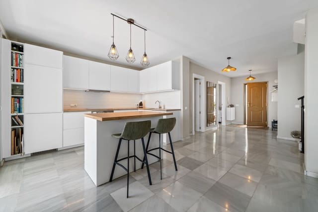 3 sovrum Semi-fristående Villa till salu i Benalmádena - 670 000 € (Ref: 9851475)