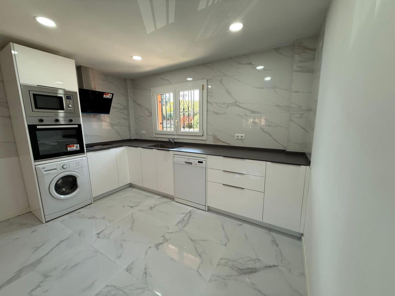 4 soverom Villa til salgs i Manilva - € 449 000 (Ref: 9851483)