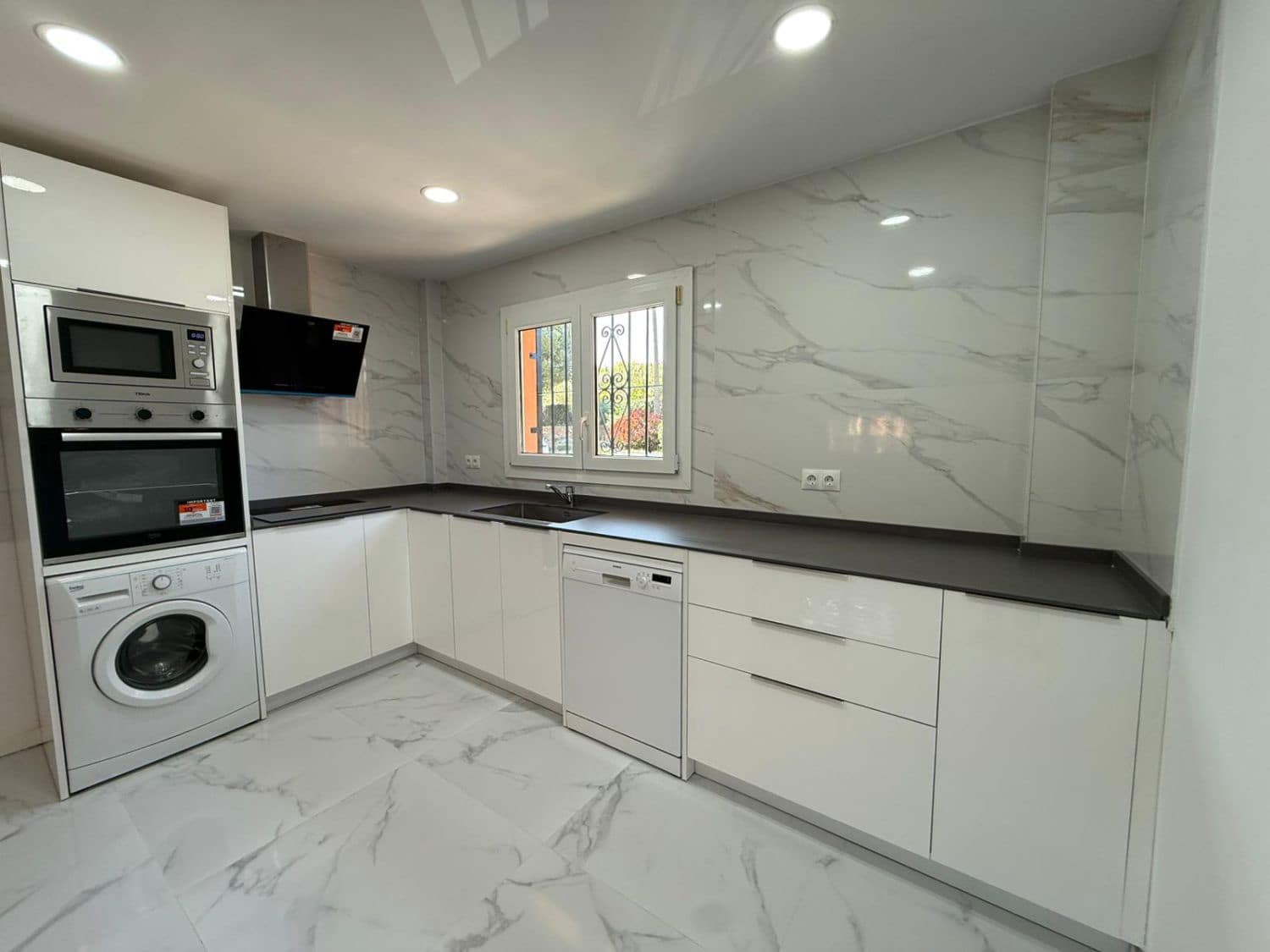 4 soverom Villa til salgs i Manilva - € 449 000 (Ref: 9851483)