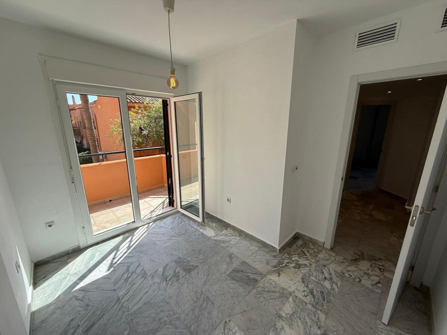 4 soverom Villa til salgs i Manilva - € 449 000 (Ref: 9851483)