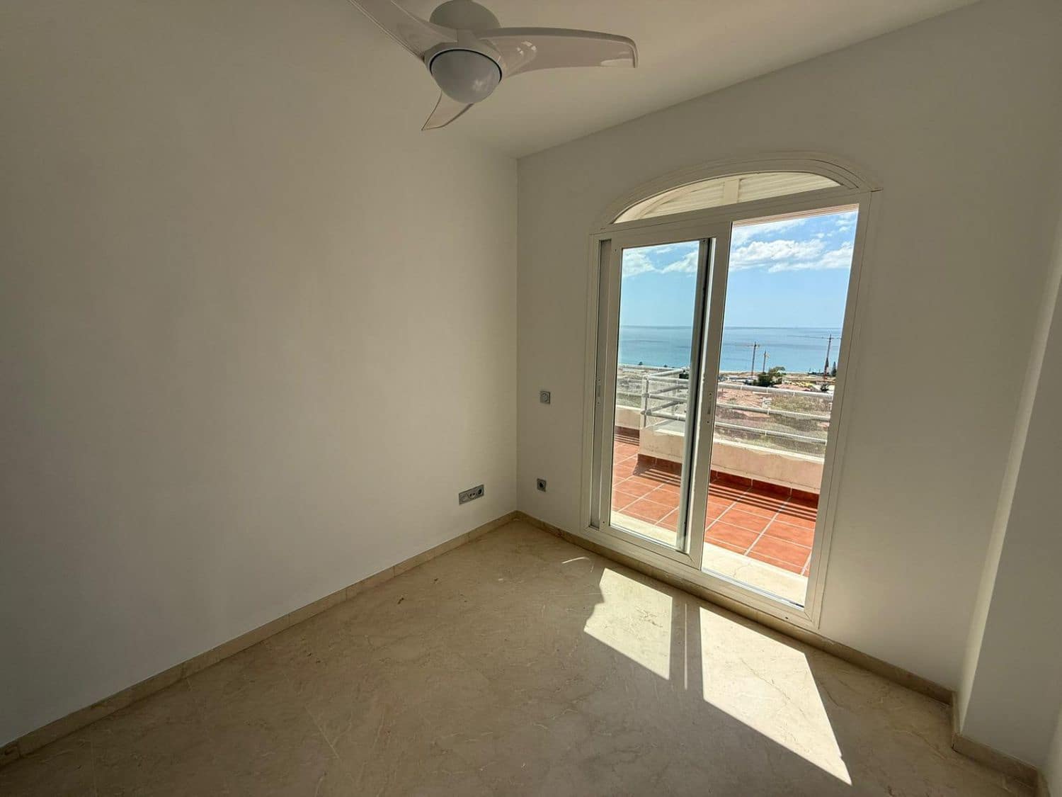 3 soveværelse Penthouse til salg i Manilva - € 449.000 (Ref: 9851486)