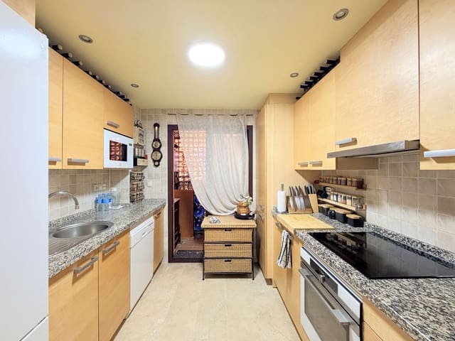 2 chambre Appartement à vendre à Buenas Noches, Estepona - 430 000 € (Ref: 9851487)