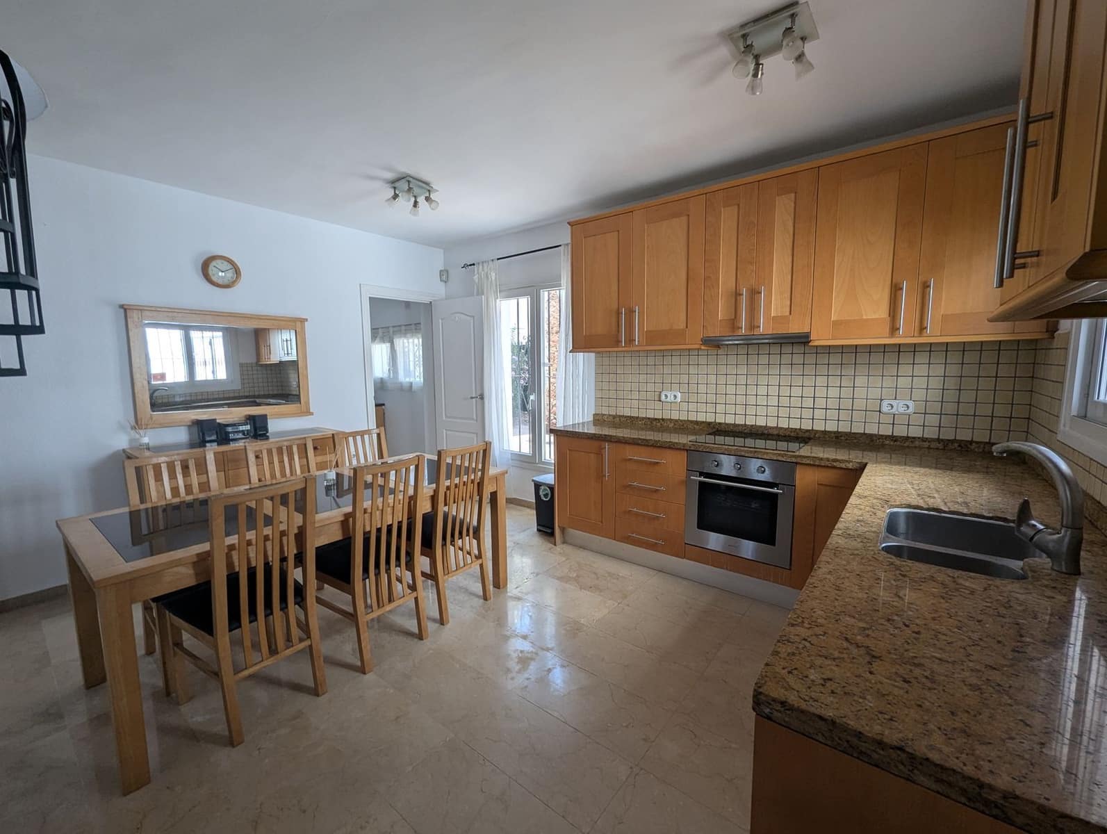 3 makuuhuone Omakotitalo myytävänä paikassa Calahonda - 449 000 € (Ref: 9851489)