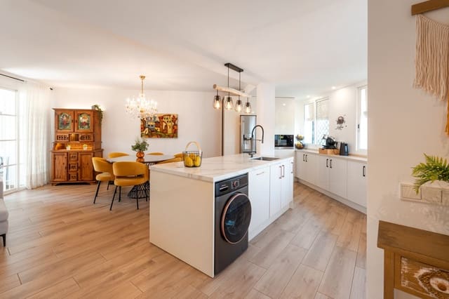 4 soverom Hus til salgs i Nueva Andalucia, Marbella - € 675 000 (Ref: 9851494)