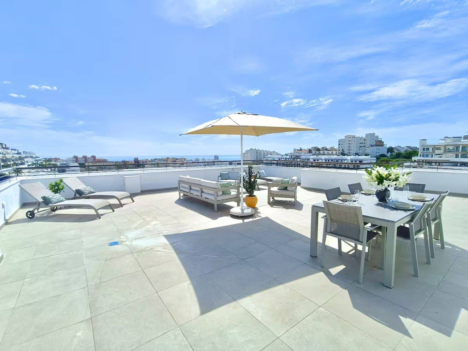 3 soverom Penthouse til salgs i Estepona - € 779 000 (Ref: 9851505)