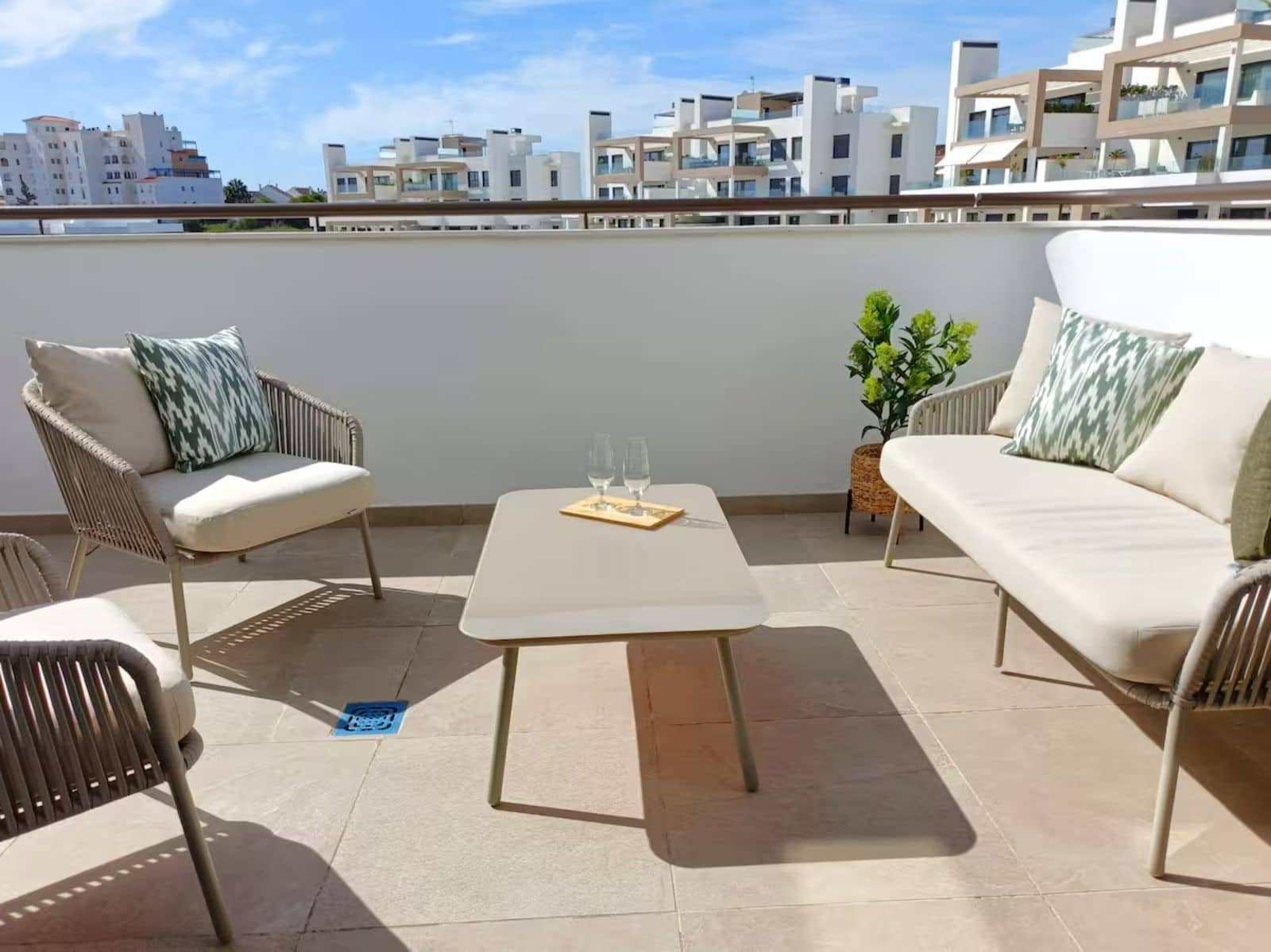 3 soverom Penthouse til salgs i Estepona - € 779 000 (Ref: 9851505)