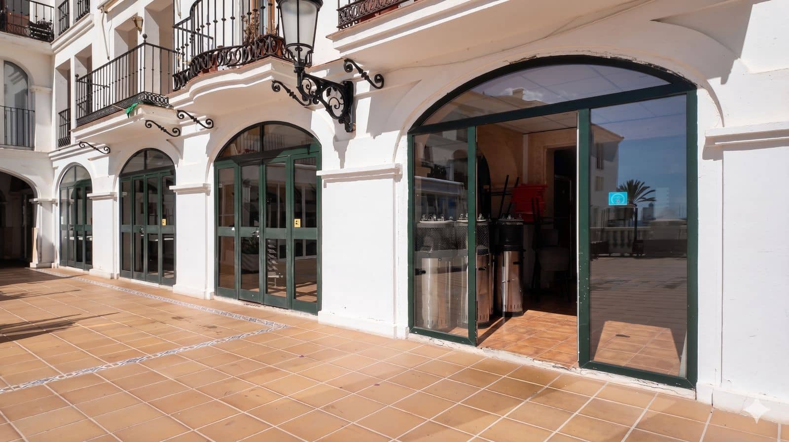 Restaurant/Bar til salgs i La Duquesa / Puerto de la Duquesa - € 795 000 (Ref: 9864793)