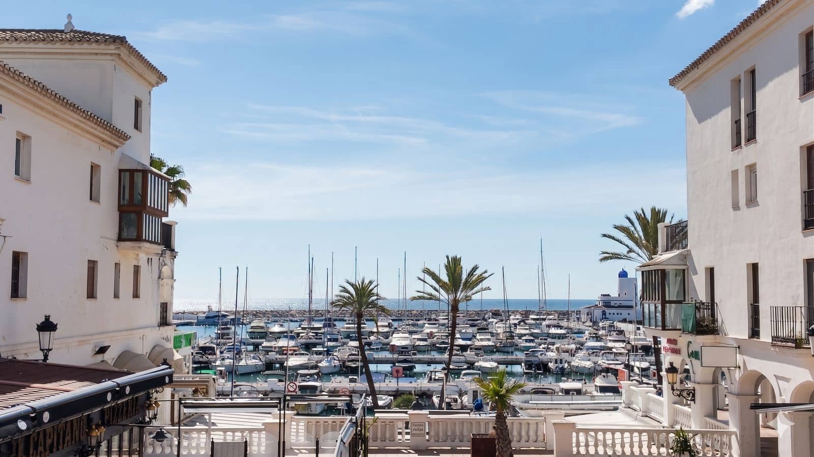 Restaurant/Bar til salgs i La Duquesa / Puerto de la Duquesa - € 795 000 (Ref: 9864793)