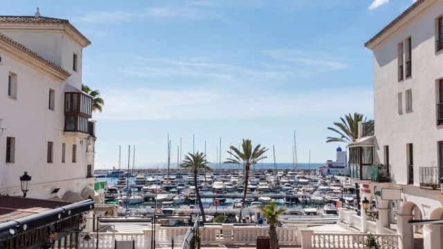 Ravintola/baari myytävänä paikassa La Duquesa / Puerto de la Duquesa, Manilva - 795 000 € (Ref: 9864793)