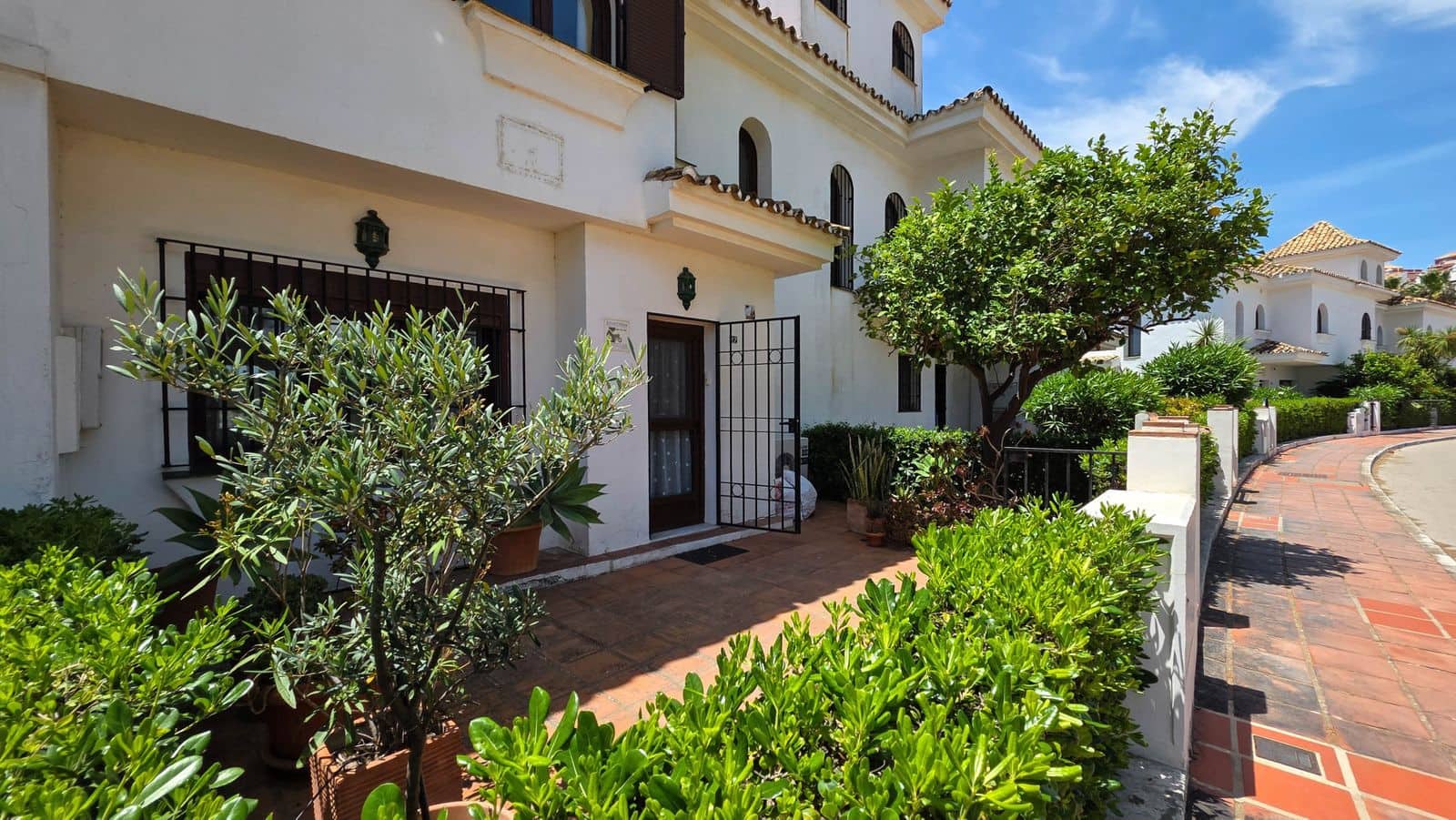 3 sovrum Hus till salu i La Duquesa / Puerto de la Duquesa - 485 000 € (Ref: 9864794)