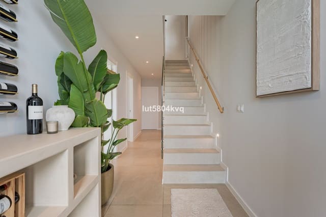 3 slaapkamer Halfvrijstaande villa te koop in Riviera del Sol, Mijas - € 850.000 (Ref: 9864797)