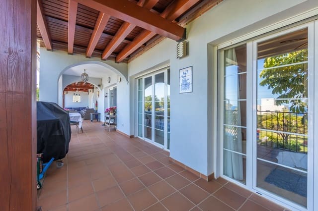 3 soverom Villa til salgs i La Duquesa / Puerto de la Duquesa, Manilva - € 875 000 (Ref: 9864807)