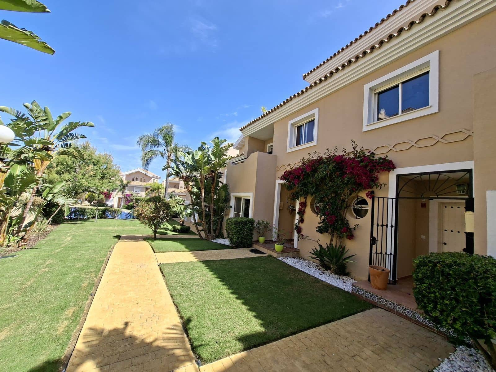 3 sovrum Hus till salu i La Duquesa / Puerto de la Duquesa - 430 000 € (Ref: 9864813)
