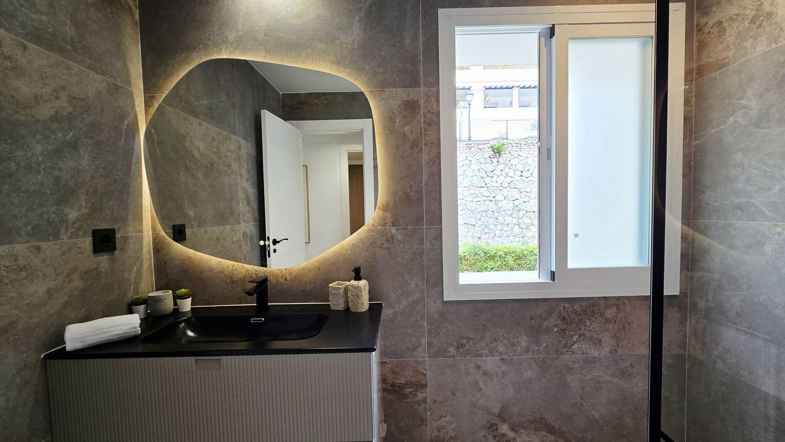 3 bedroom Apartment for sale in La Quinta - € 589,000 (Ref: 9864820)