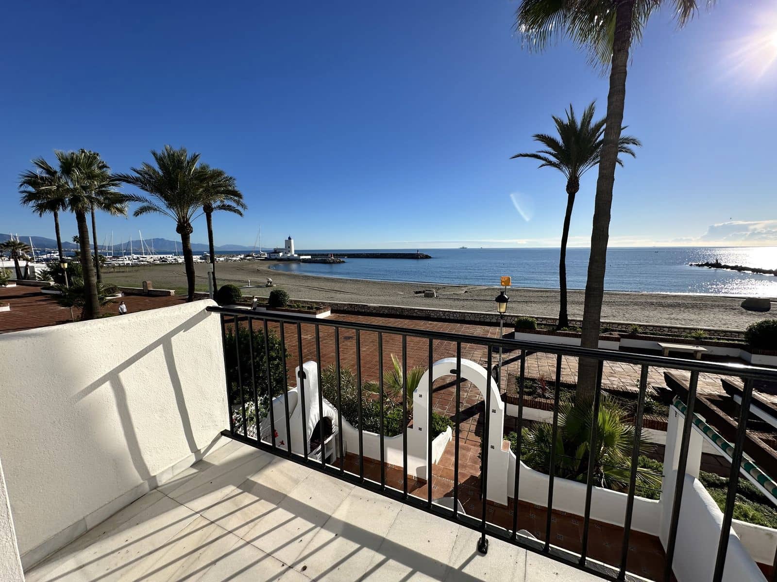 2 sovrum Semi-fristående Villa till salu i La Duquesa / Puerto de la Duquesa - 569 000 € (Ref: 9864824)