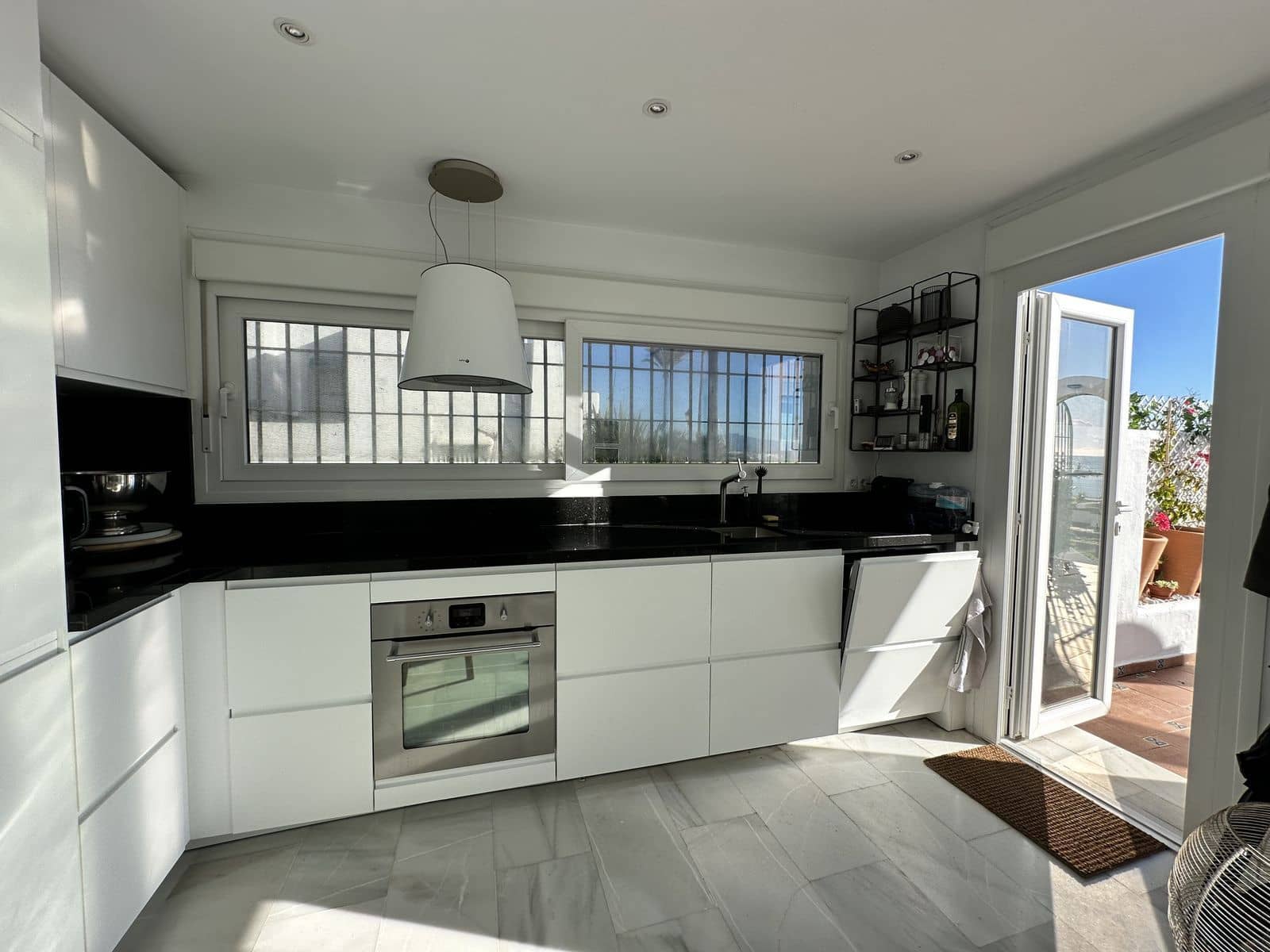 2 sovrum Semi-fristående Villa till salu i La Duquesa / Puerto de la Duquesa - 569 000 € (Ref: 9864824)