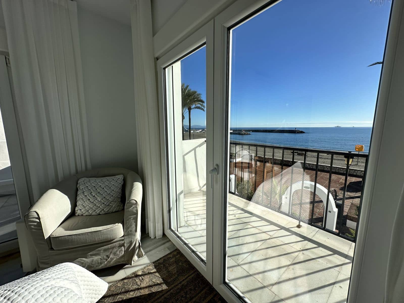 2 sovrum Semi-fristående Villa till salu i La Duquesa / Puerto de la Duquesa - 569 000 € (Ref: 9864824)