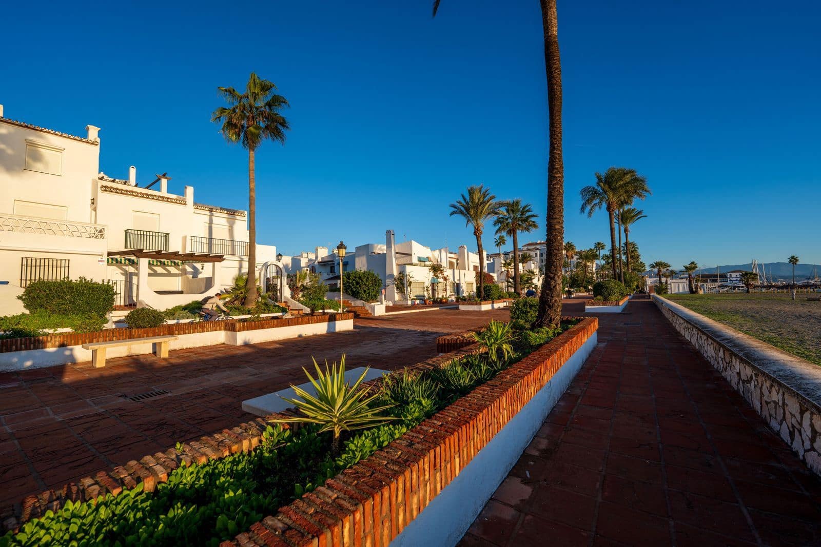 2 sovrum Semi-fristående Villa till salu i La Duquesa / Puerto de la Duquesa - 569 000 € (Ref: 9864824)