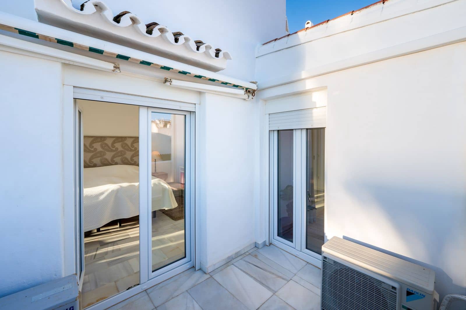 2 sovrum Semi-fristående Villa till salu i La Duquesa / Puerto de la Duquesa - 569 000 € (Ref: 9864824)