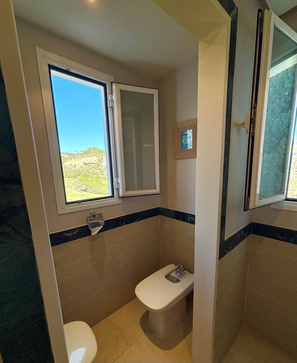 3 bedroom Penthouse for sale in La Quinta - € 735,000 (Ref: 9864843)