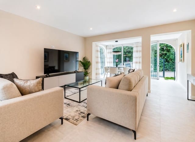 2 soveværelse Lejlighed til salg i El Paraiso, Estepona - € 395.000 (Ref: 9864849)