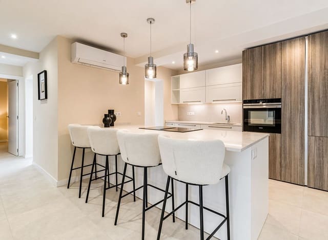 2 soveværelse Lejlighed til salg i El Paraiso, Estepona - € 395.000 (Ref: 9864849)