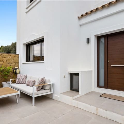 4 slaapkamer Halfvrijstaande villa te koop in La Cala de Mijas, Mijas - € 995.000 (Ref: 9864863)