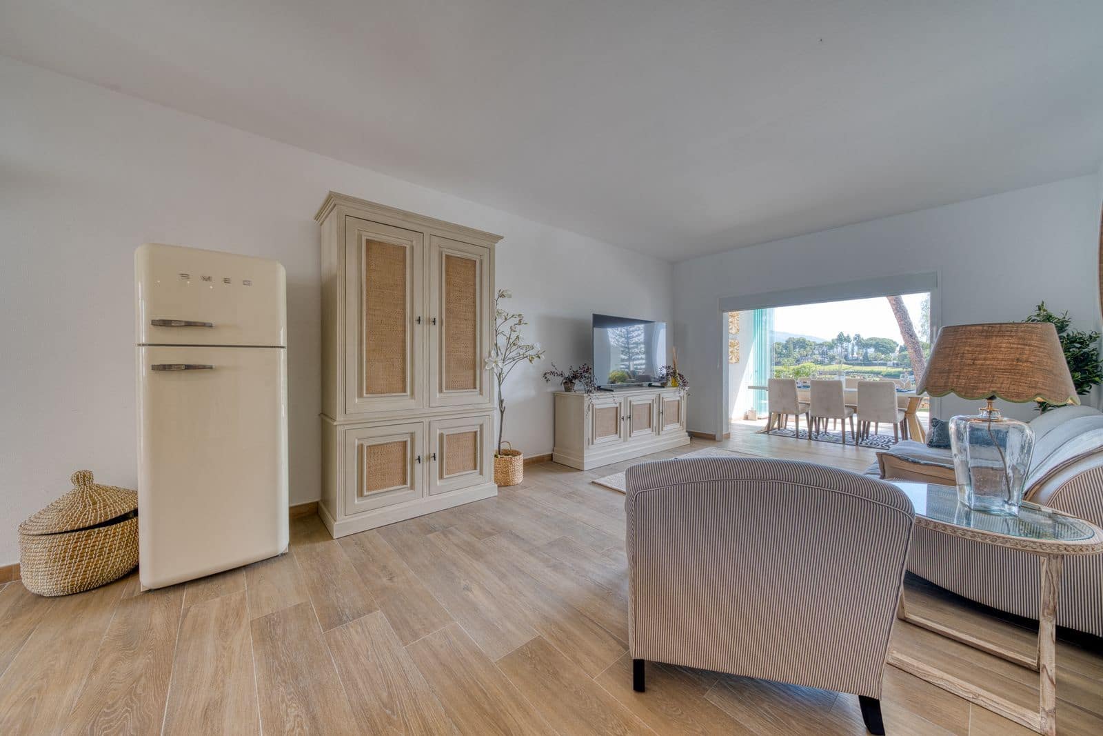 2 bedroom Apartment for sale in Aloha Golf - € 775,000 (Ref: 9864869)