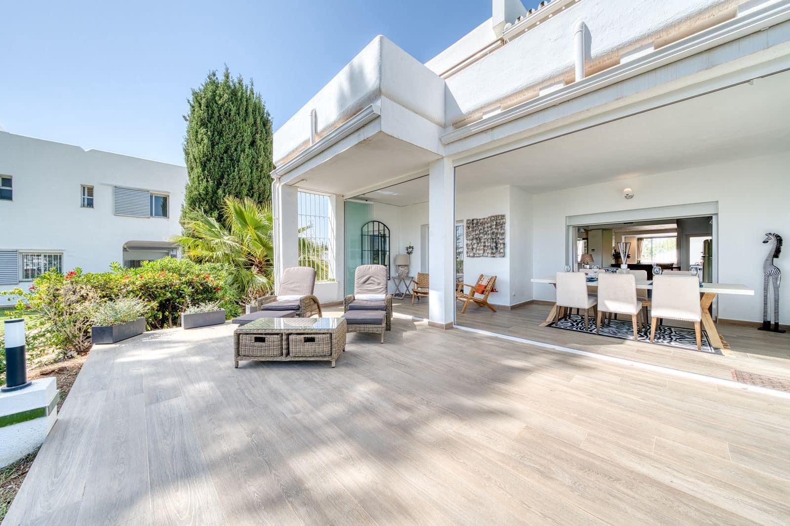 2 bedroom Apartment for sale in Aloha Golf - € 775,000 (Ref: 9864869)