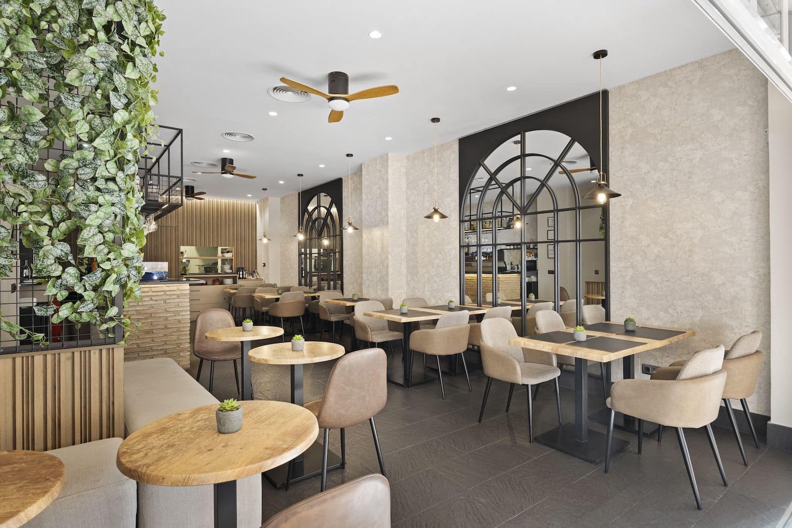 Commercieel te koop in Guadalmina - € 780.000 (Ref: 9864902)